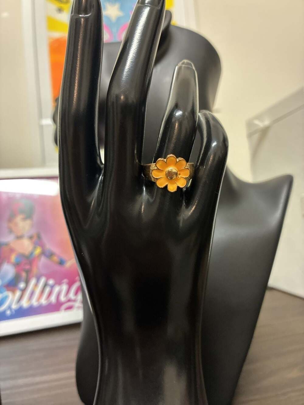 Vintage Enamel Daisy Flower Gold Tone Ring